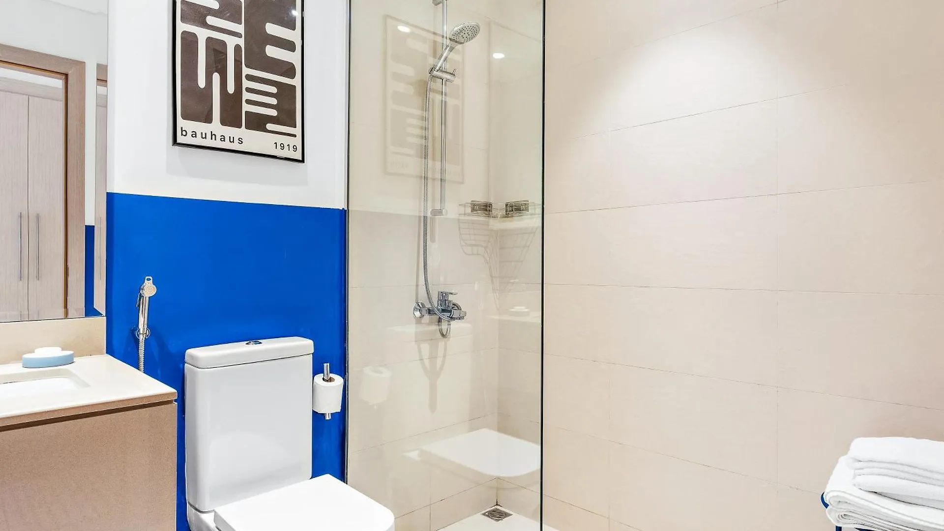 Modern Studio Near The Canal Abu Dhabi Apartamento