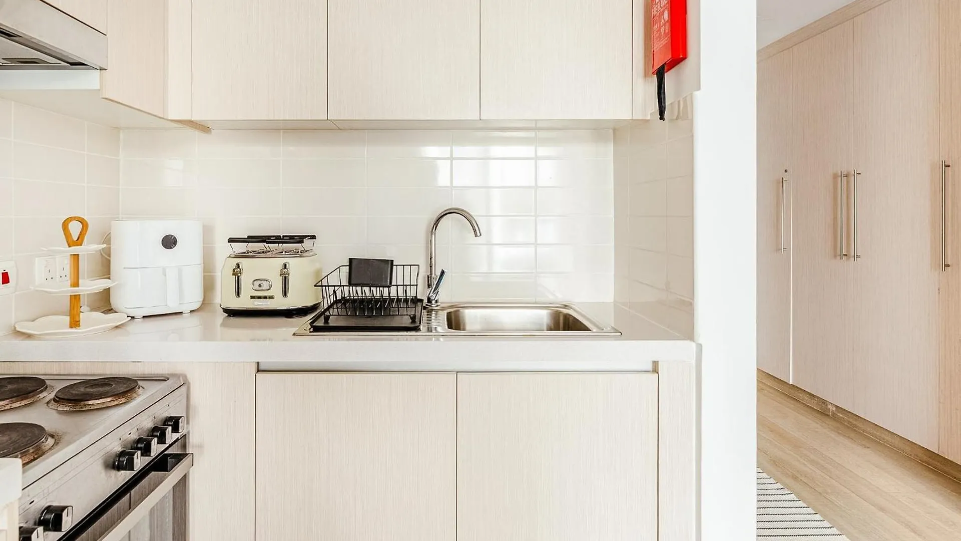 Modern Studio Near The Canal Abu Dhabi